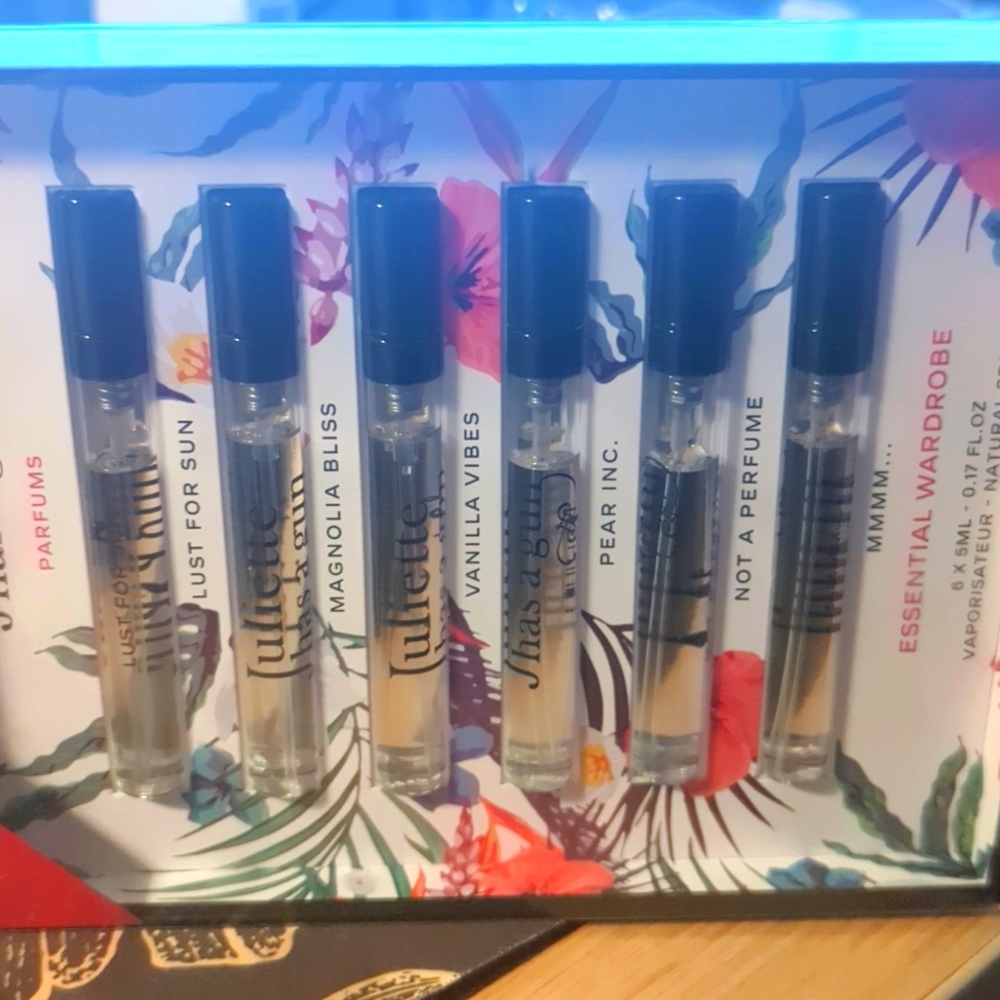 Juliette Has A Gun - sampler set